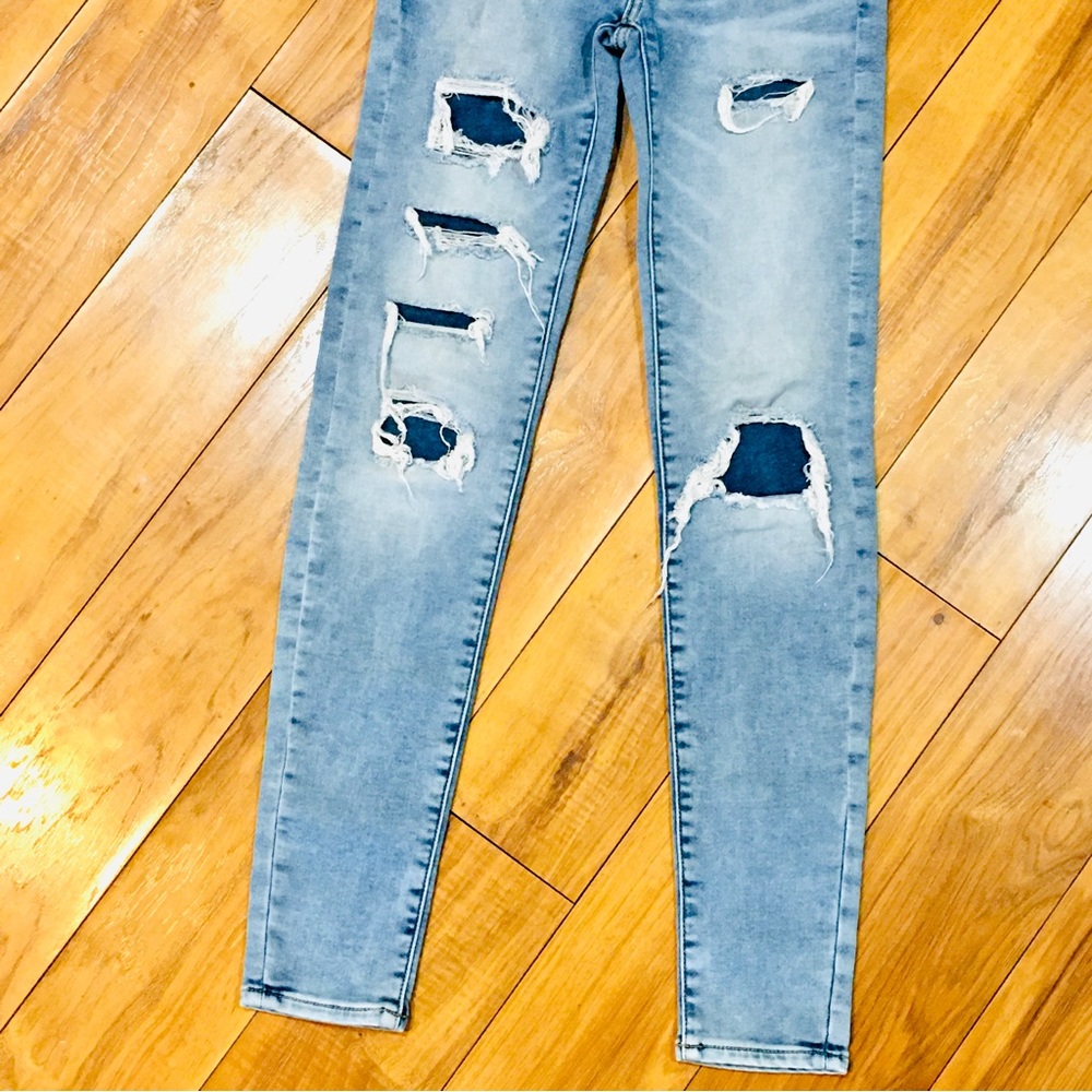 American Eagle Distressed Patch Light Wash Skinny… - image 5